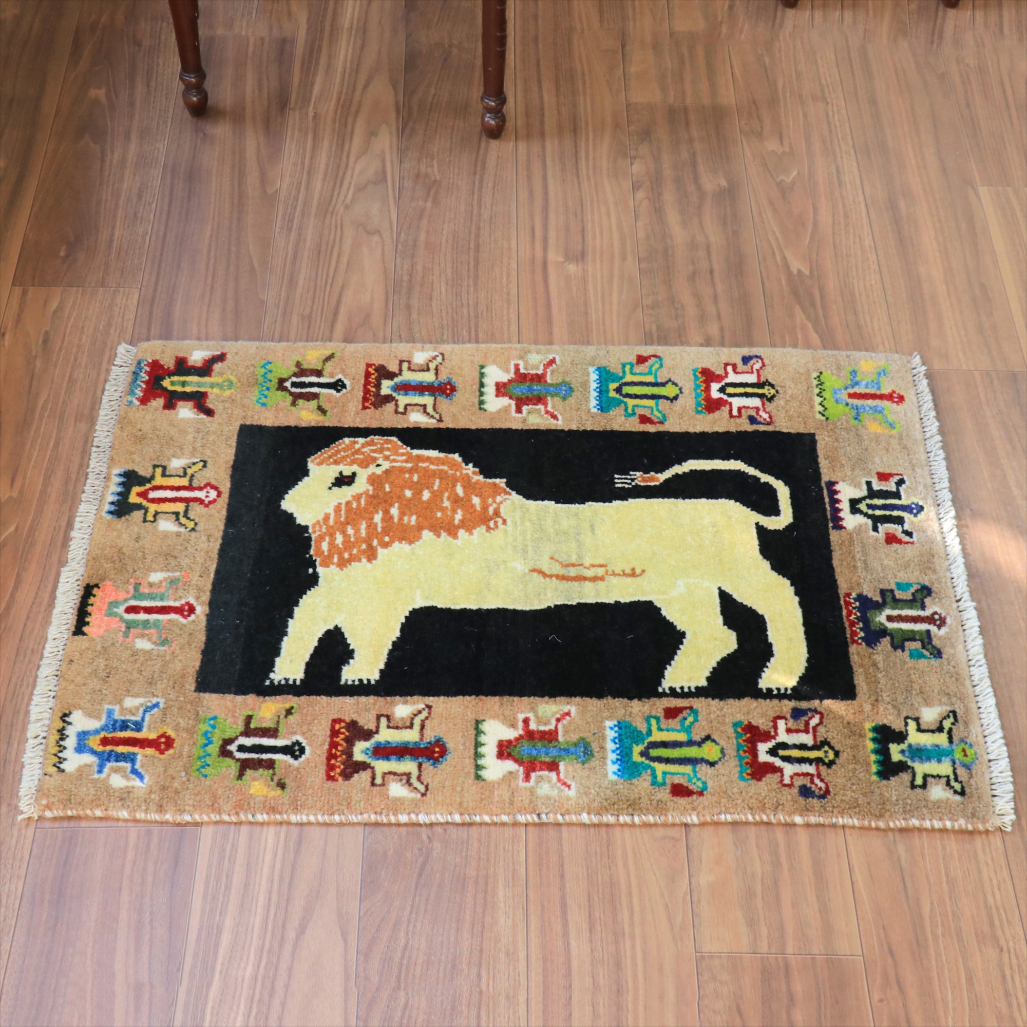 ライオンラグ オールドギャッベ 91x63cm 鬣のあるライオン　踊る女の子たち