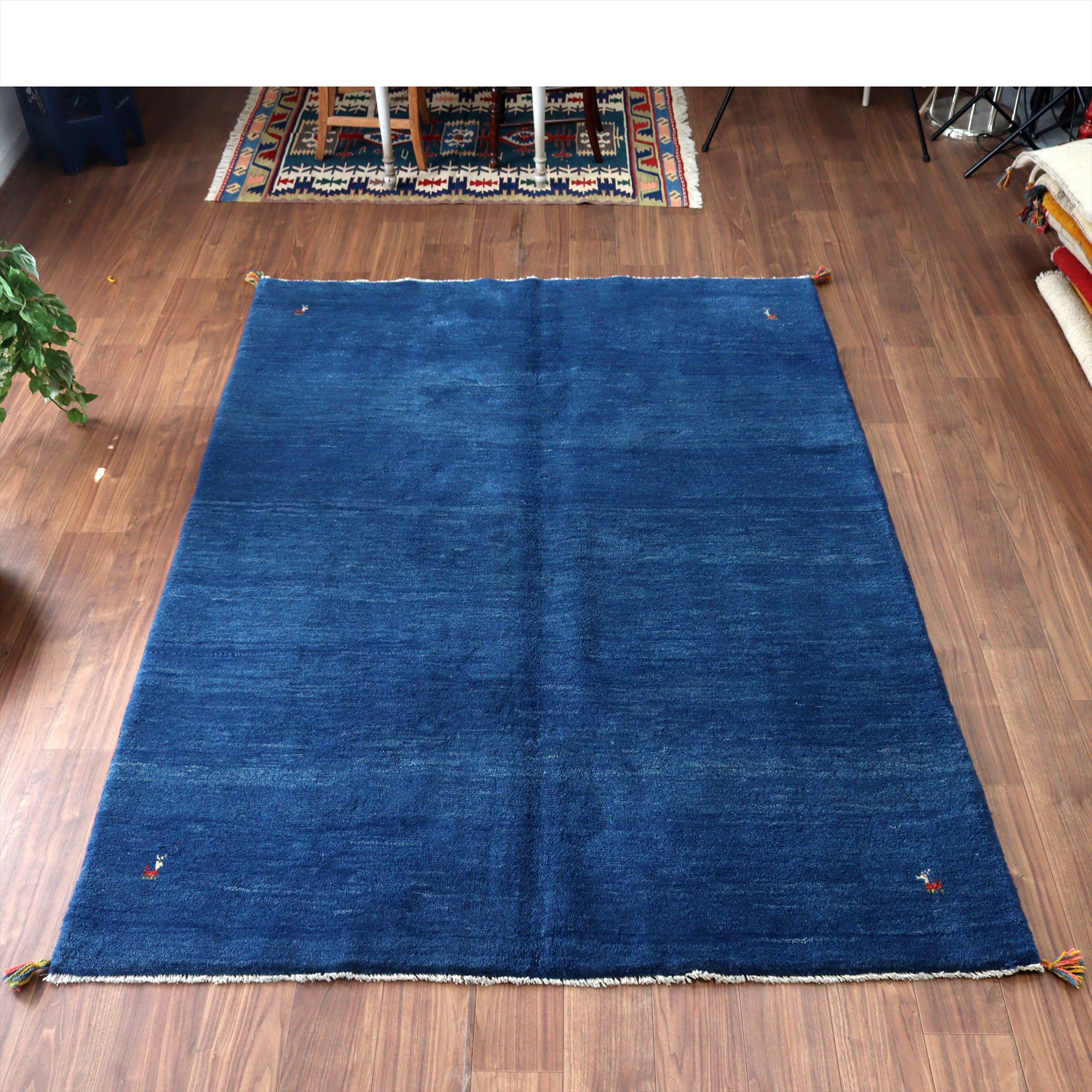 イランのカシュカイ族 手織りラグ ギャッベ 241x172cm ブルー シンプルモチーフ