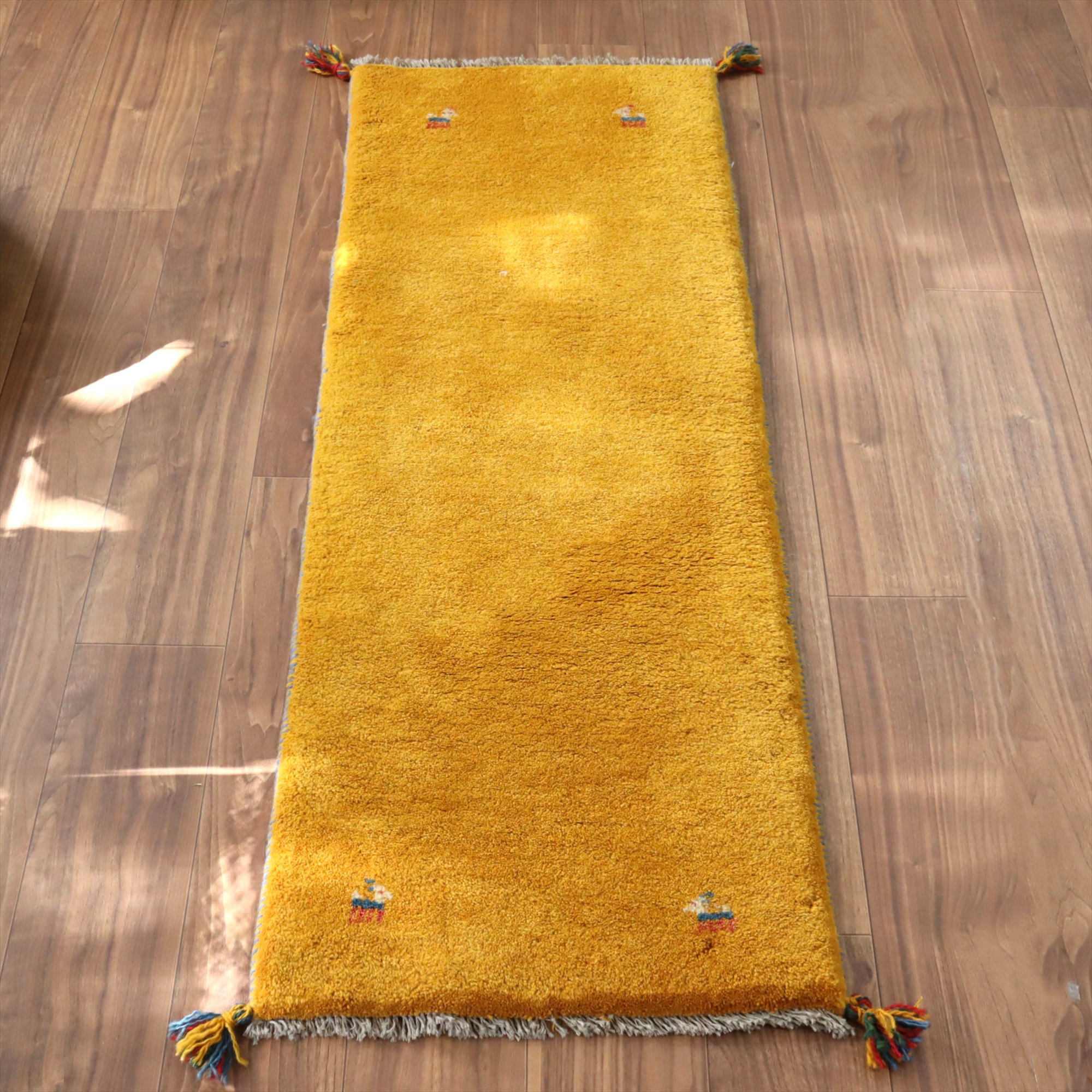 ギャッベ イラン 手織り　細長ランナー 143x52cm イエローオレンジ シンプル　無地