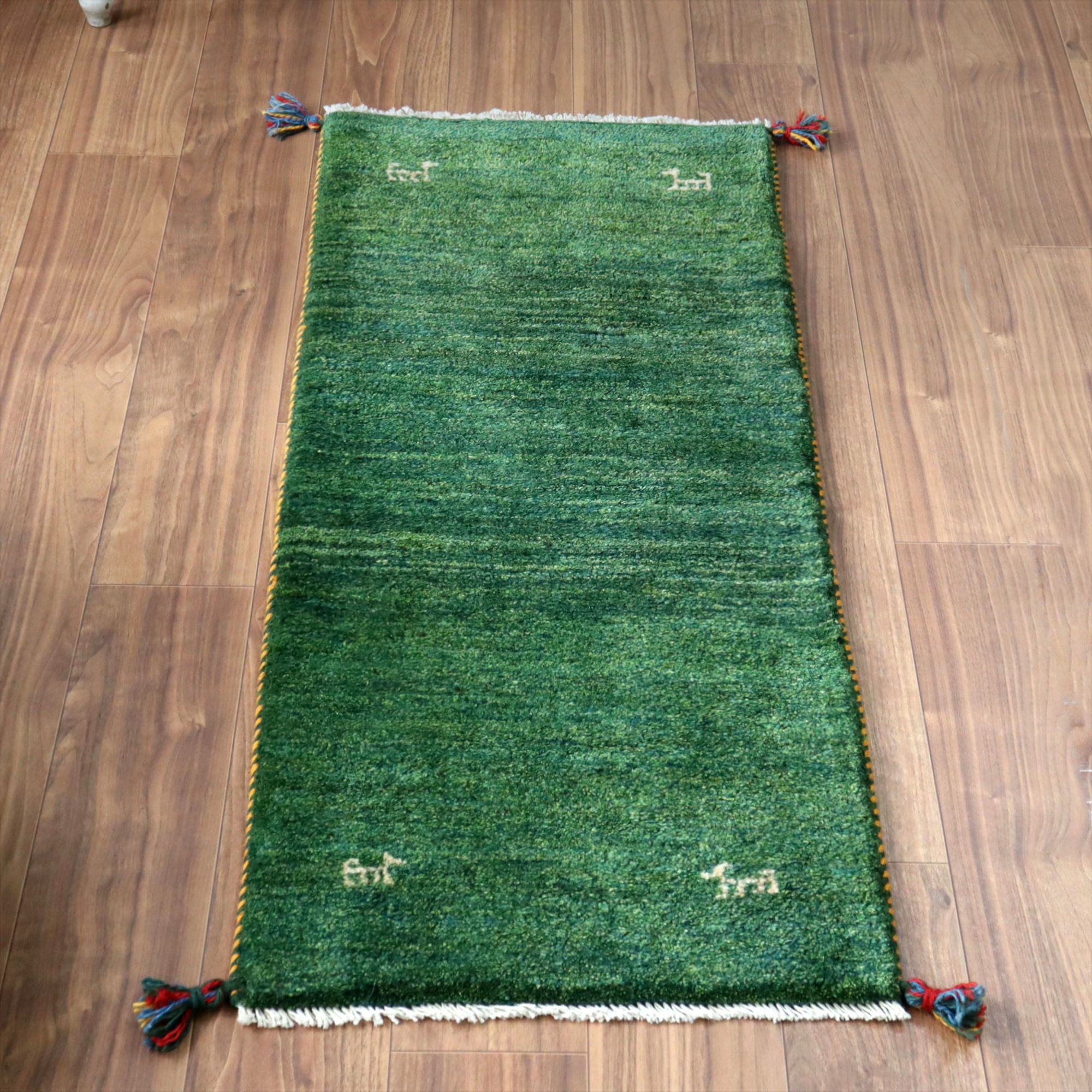 ギャッベ イラン 手織り　ミニランナー 125x54cm シンプル　無地　グリーン　自然な色ムラ