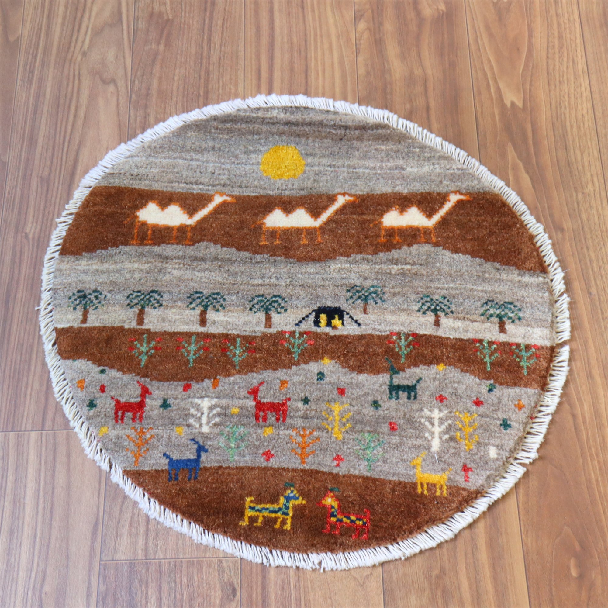 ギャッベ　円形　風景のギャッベ 60x60cm 黒いテントとラクダ