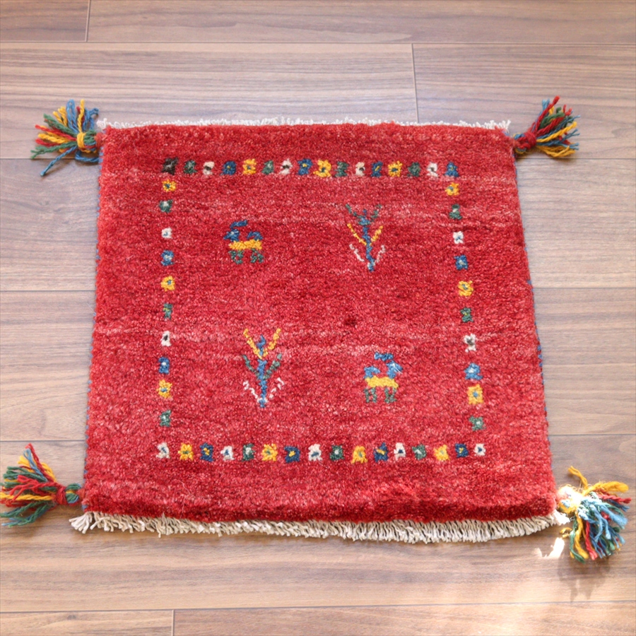 ギャッベ イラン産手織り 座布団サイズ 42x40cm レッド　カラフルなドット　動物と草花