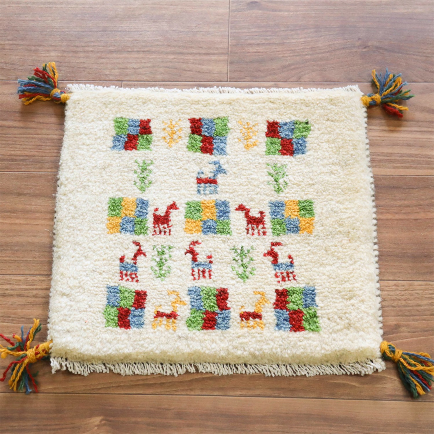 ギャッベ イラン産手織り 座布団サイズ 39x43cm ナチュラルアイボリー