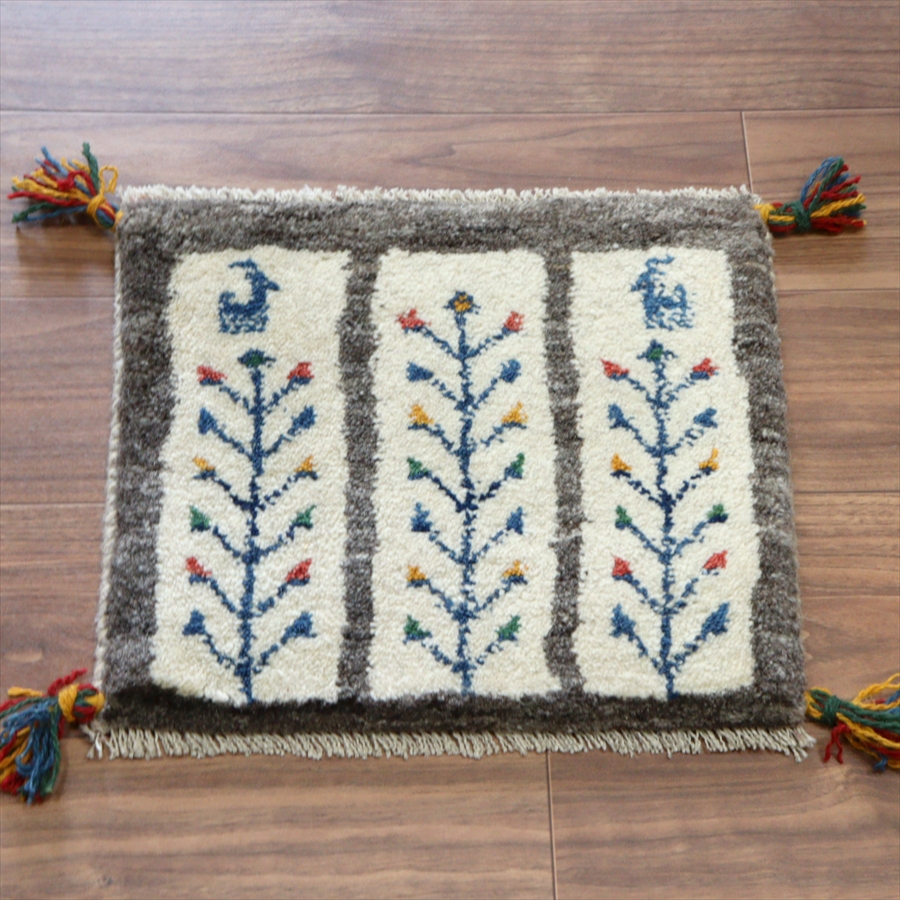 ギャッベ イラン産手織り 座布団サイズ 38x42cm ナチュラルアイボリー＆グレー　花をつけた生命の木