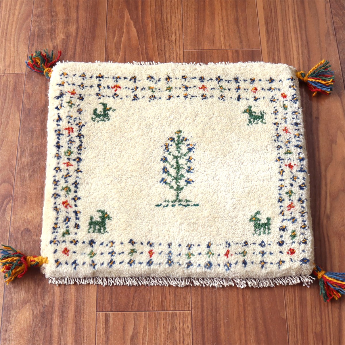 ギャッベ イラン産手織り 座布団サイズ41×46cm ナチュラルアイボリー 生命の樹と動物