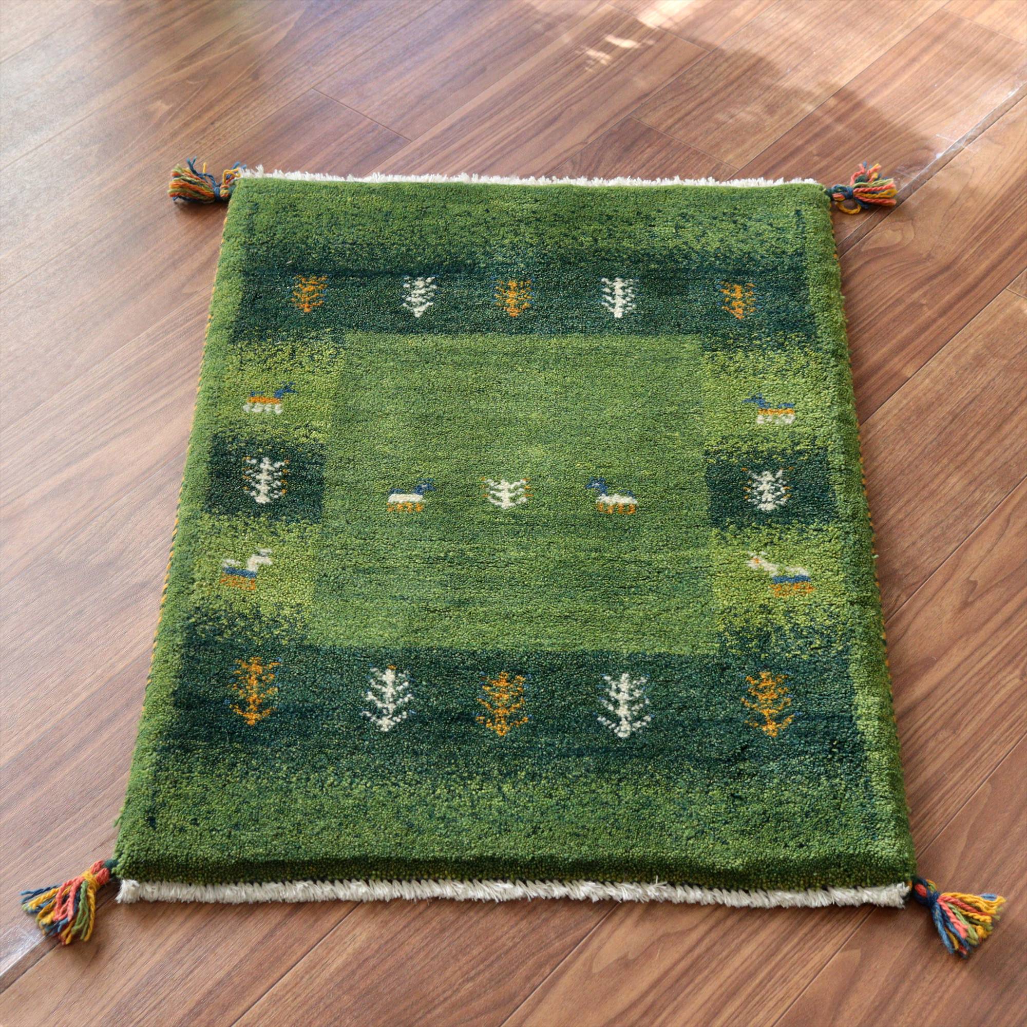 ギャッベ イラン産手織りラグ 88x63cm グリーン 動物と植物