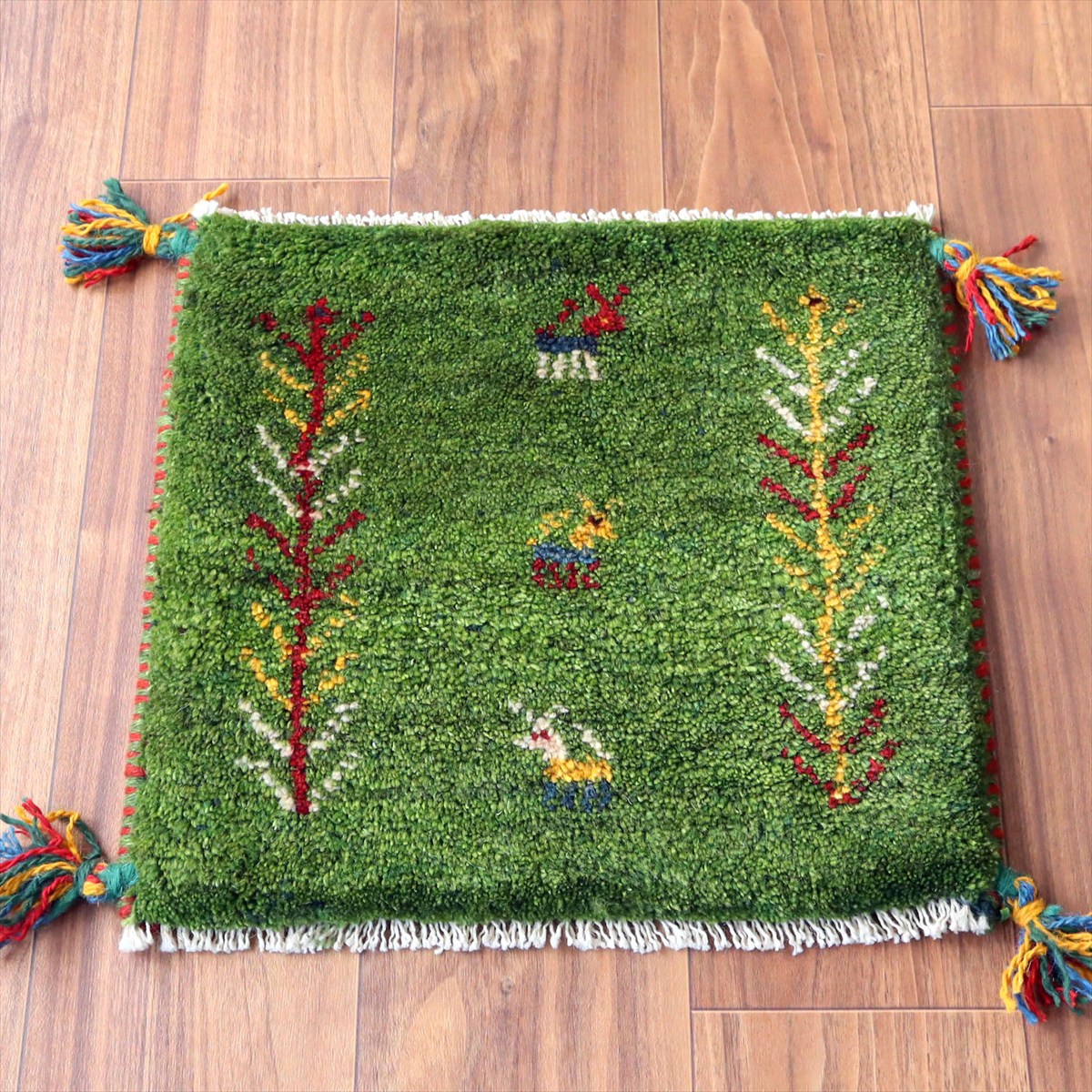 ギャッベ イラン産手織り 座布団サイズ38×41cm グリーン 動物と連なる生命の樹