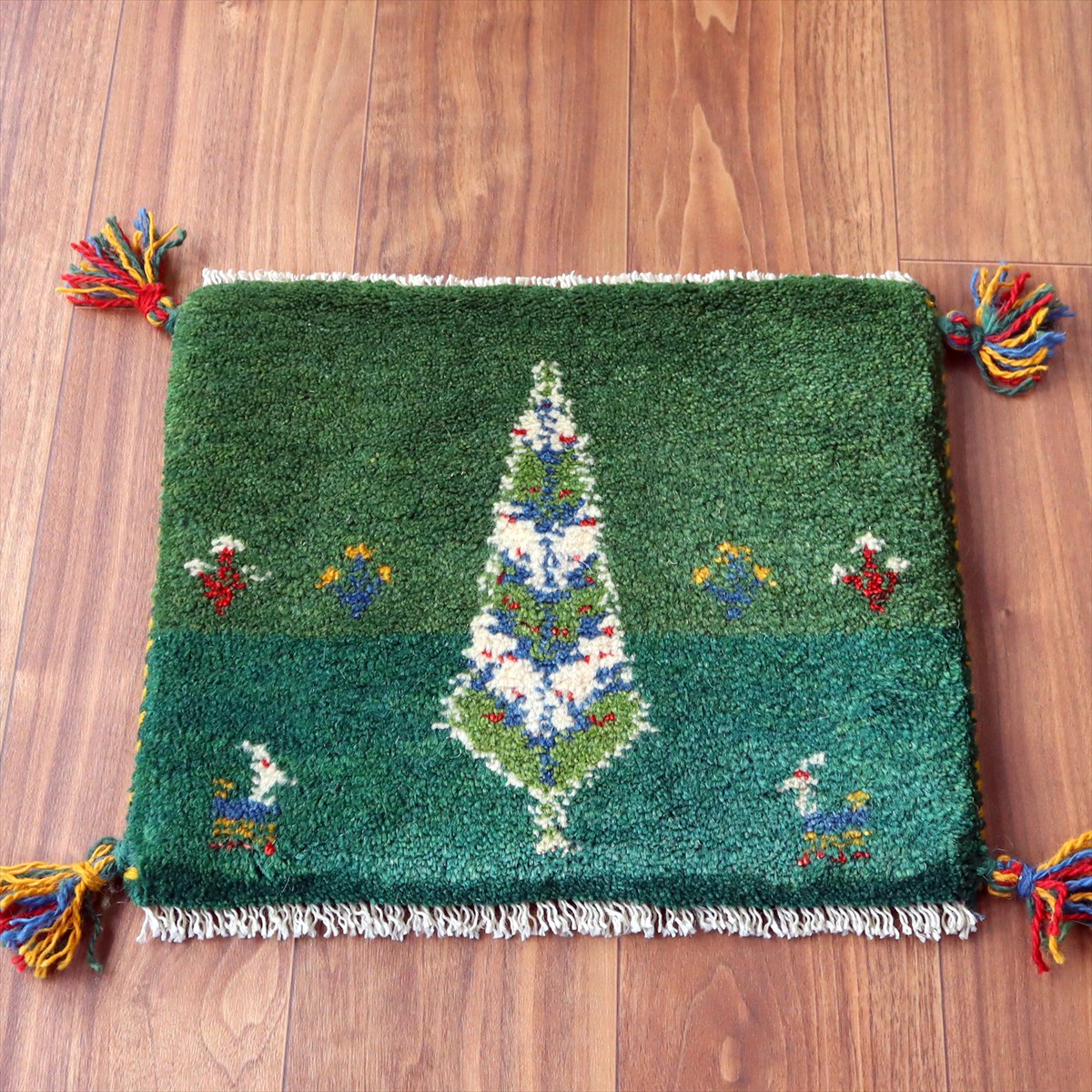 ギャッベ イラン産手織り 座布団サイズ34×41cm グリーン 動物と糸杉