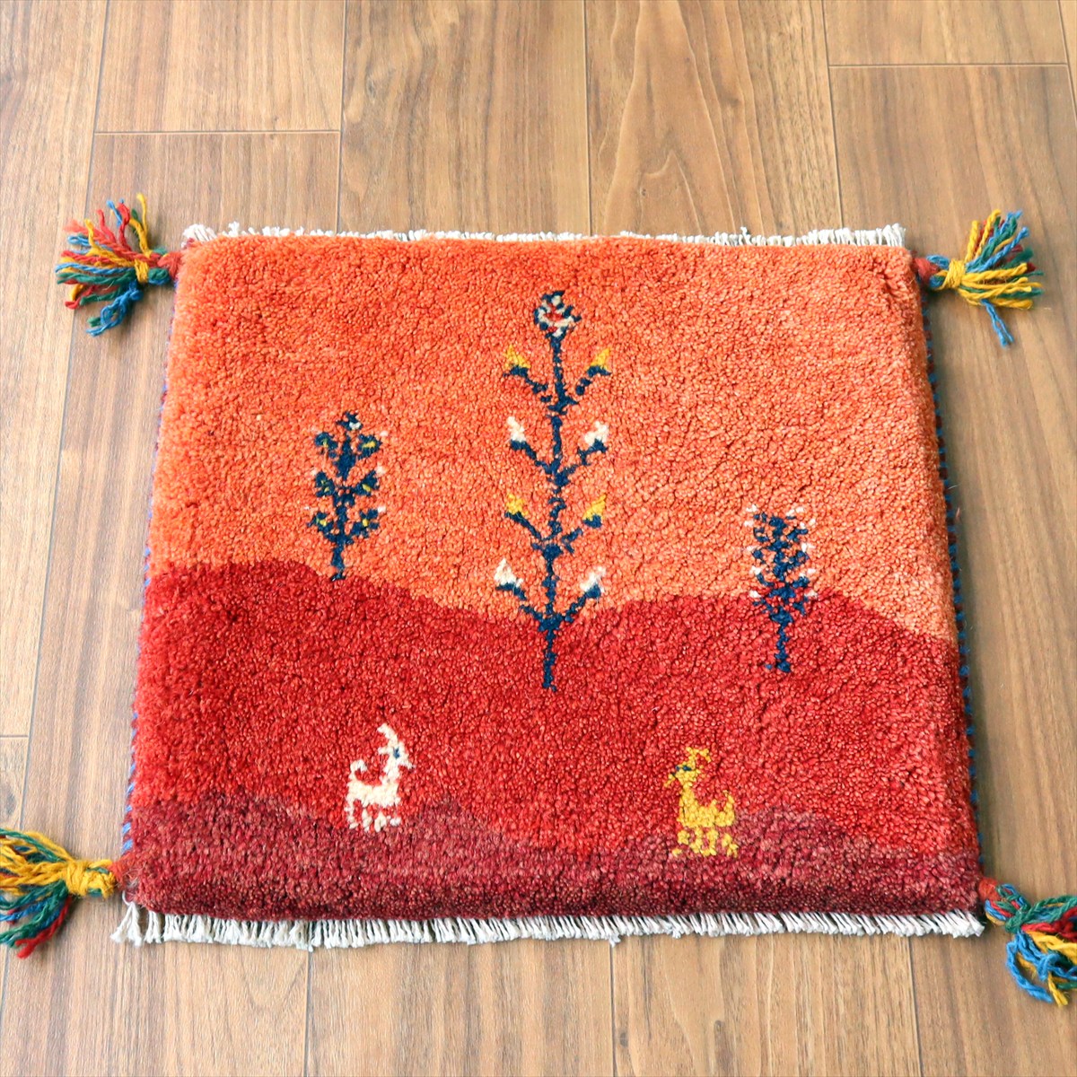 ギャッベ イラン産手織り 座布団サイズ40×44cm レッド 生命の樹と動物 風景画