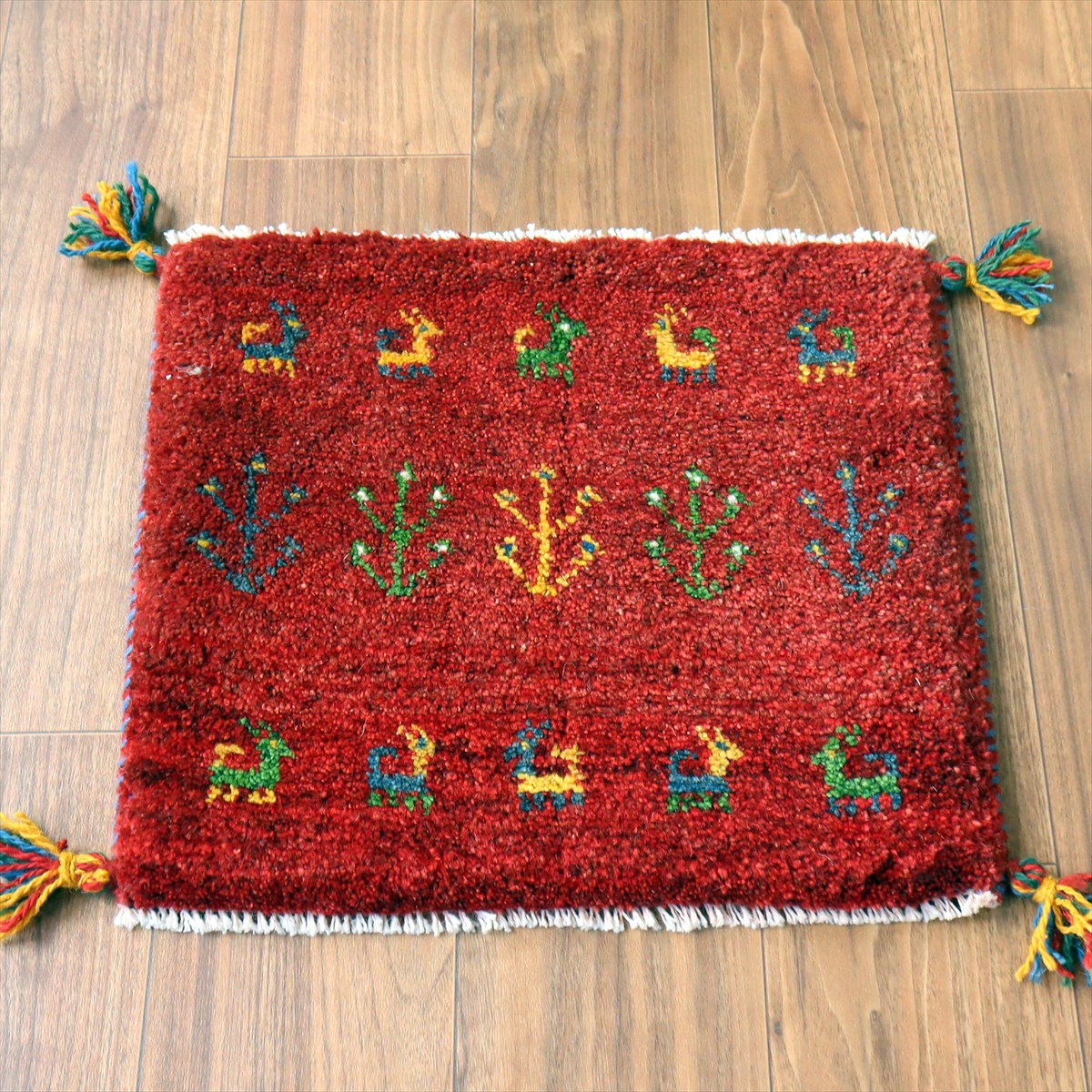 ギャッベ イラン産手織り 座布団サイズ40×46cm レッド カラフルな生命の樹と動物