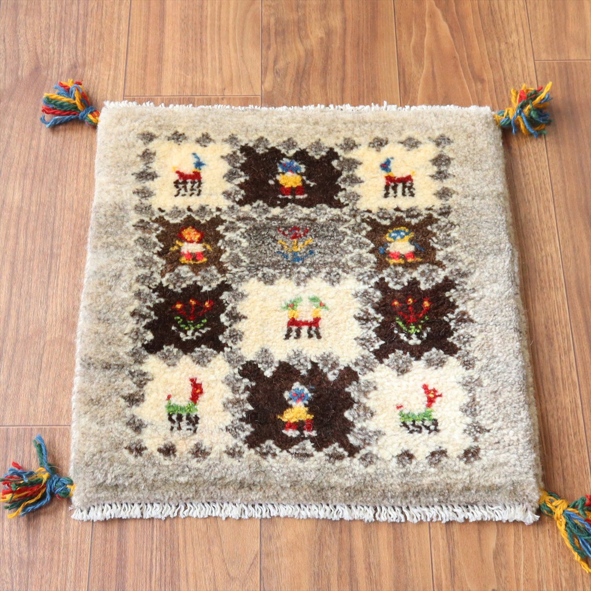 ギャッベ イラン産手織り 座布団サイズ43×43cm ナチュラルアイボリー 動物と人のモチーフ