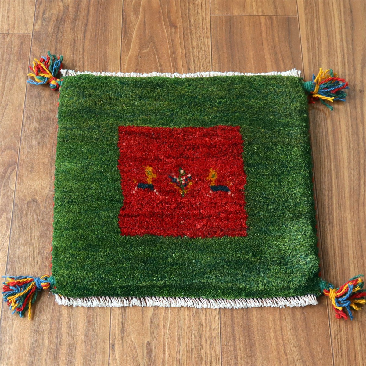 ギャッベ イラン産手織り 座布団サイズ38×39cm グリーン＆レッド 動物と生命の樹