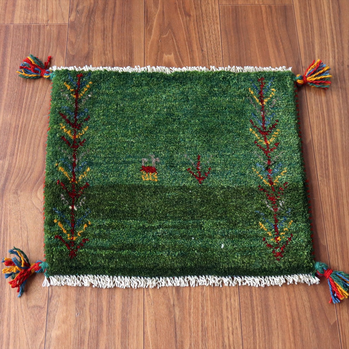 ギャッベ イラン産手織り 座布団サイズ40×45cm グリーン 動物と連なる生命の樹