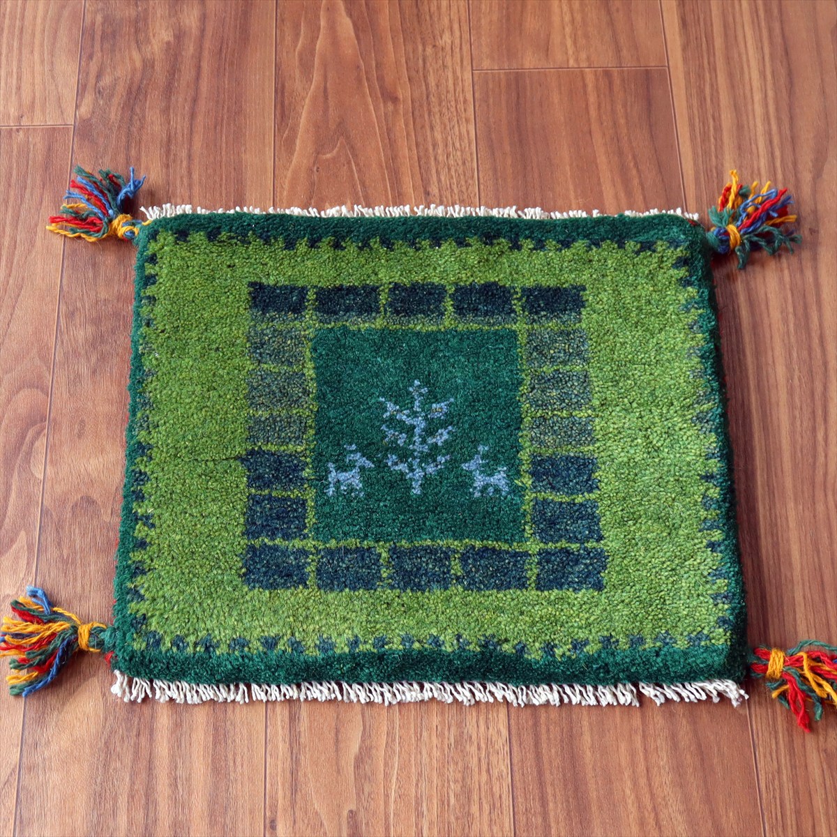 ギャッベ イラン産手織り 座布団サイズ36×41cm グリーン 動物と生命の樹