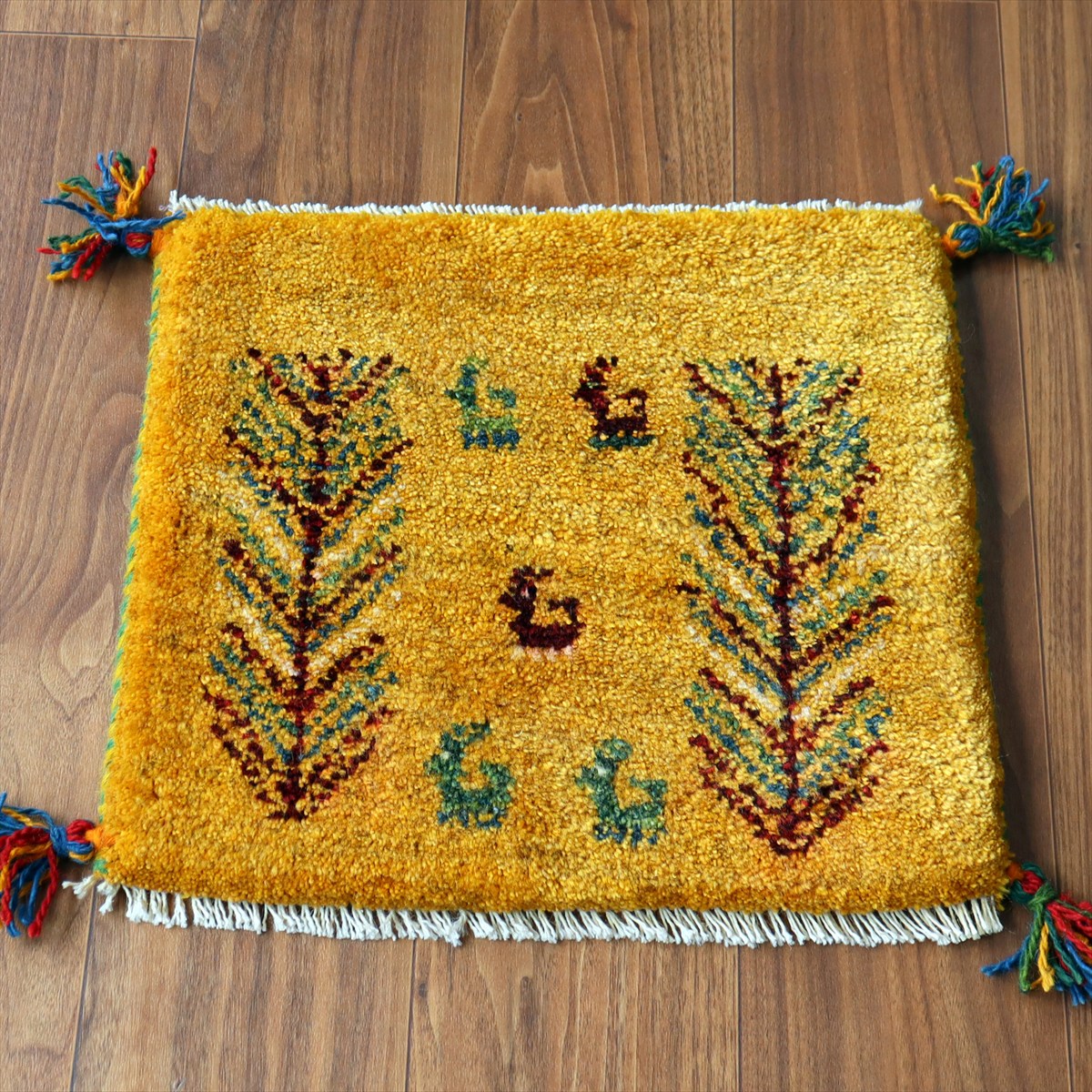 ギャッベ イラン産手織り 座布団サイズ39×43cm イエローオレンジ 動物と連なる生命の樹