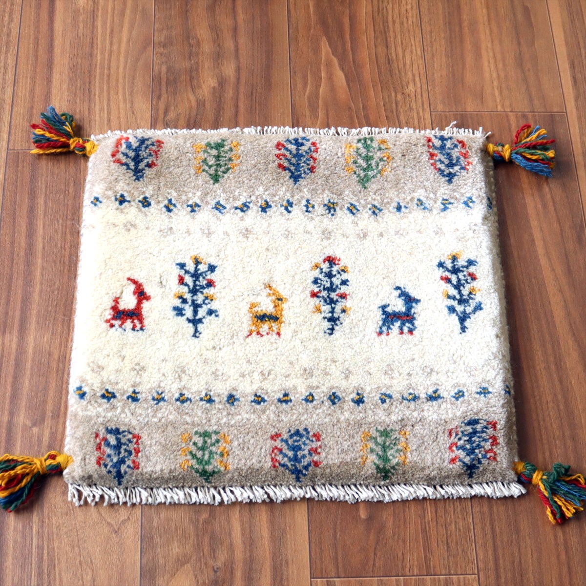 ギャッベ イラン産手織り 座布団サイズ39×43cm ナチュラルアイボリーカラフルな生命の樹と動物