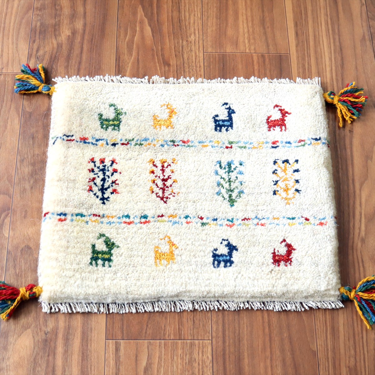 ギャッベ イラン産手織り 座布団サイズ38×46cm ナチュラルアイボリー カラフルな生命の樹と動物
