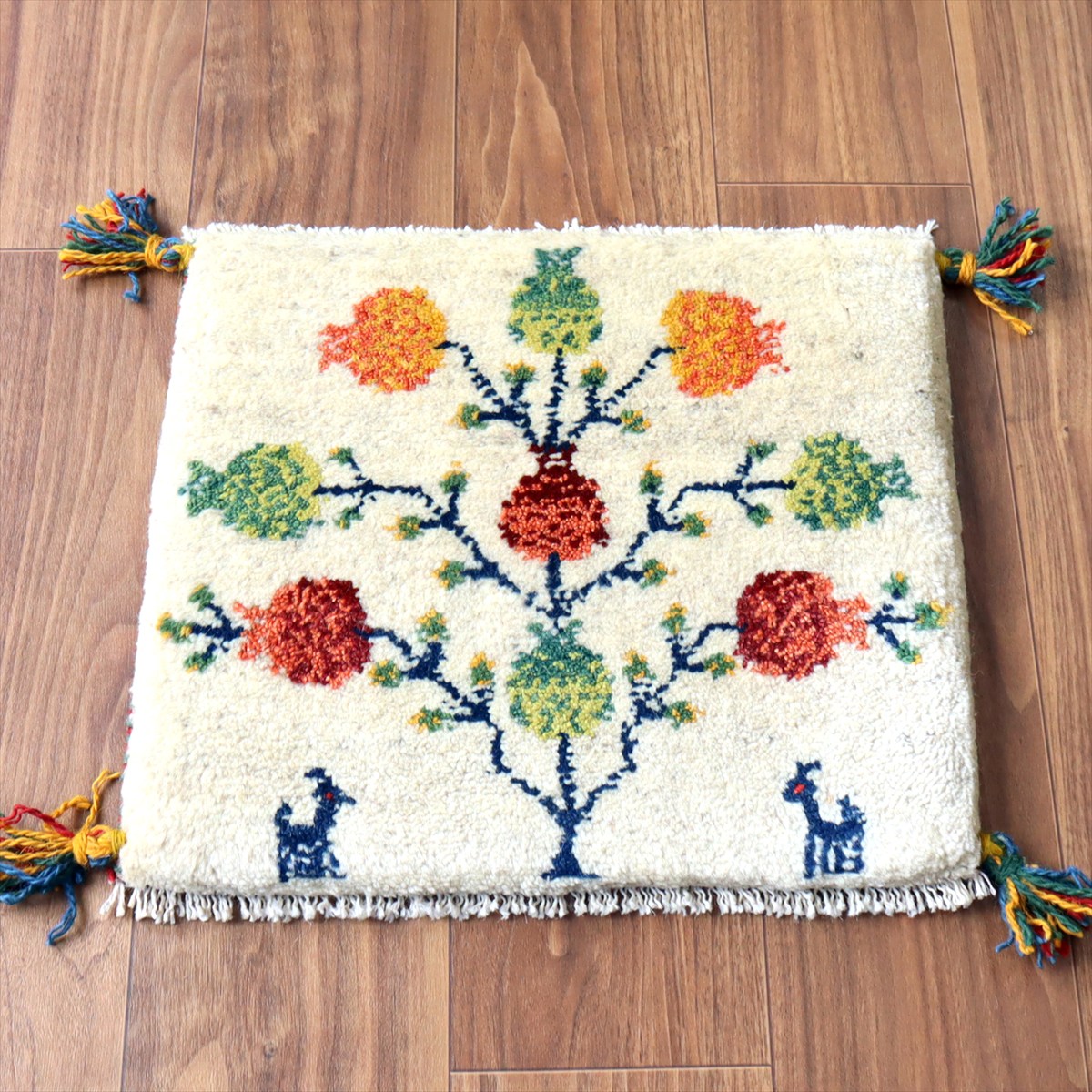 ギャッベ イラン産手織り 座布団サイズ38×43cm ナチュラルアイボリー ザクロの樹と動物