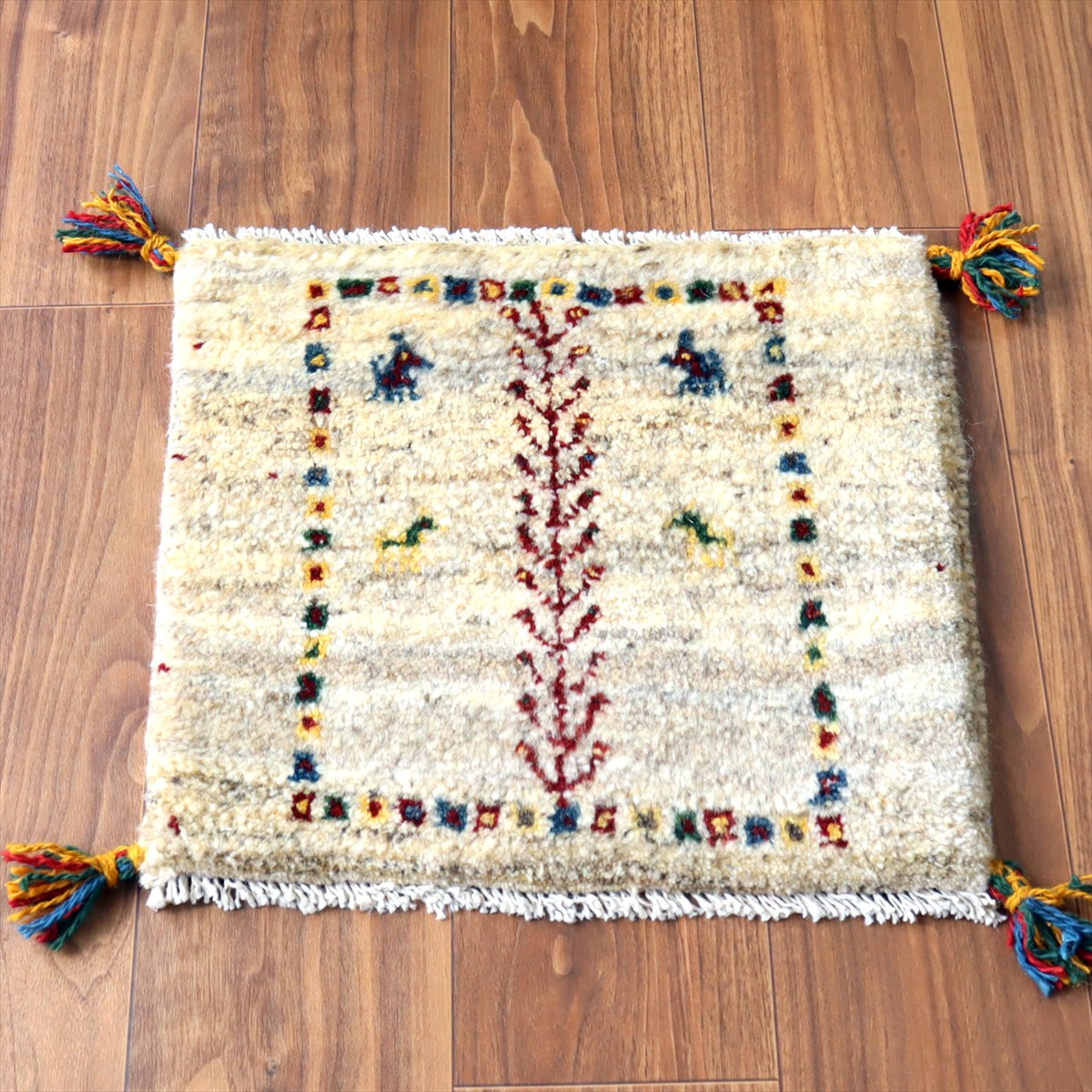 ギャッベ イラン産手織り 座布団サイズ40×43cm ナチュラルアイボリー 連なる生命の樹と動物