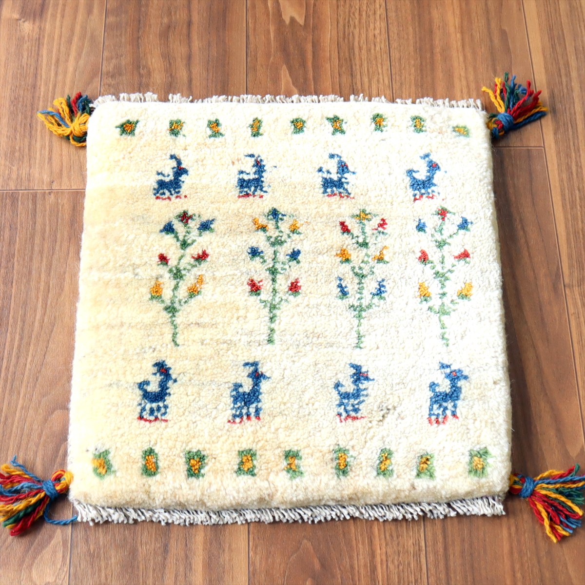 ギャッベ イラン産手織り 座布団サイズ42×40cm ナチュラルアイボリー カラフルな生命の樹と動物