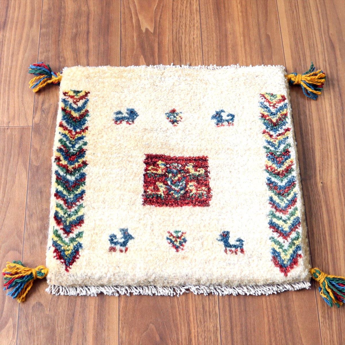 ギャッベ イラン産手織り 座布団サイズ41×41cm ナチュラルアイボリー 連なる生命の樹と動物