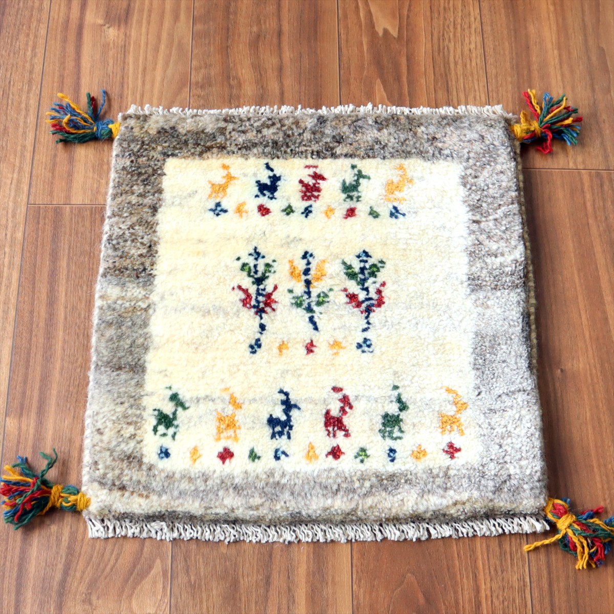 ギャッベ イラン産手織り 座布団サイズ41×41cm ナチュラルアイボリー カラフルな生命の樹と動物