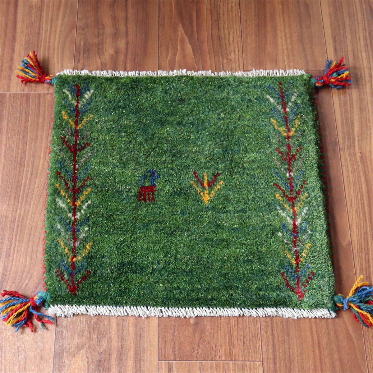 ギャッベ イラン産手織り 座布団サイズ41×45cm グリーン 動物と連なる生命の樹