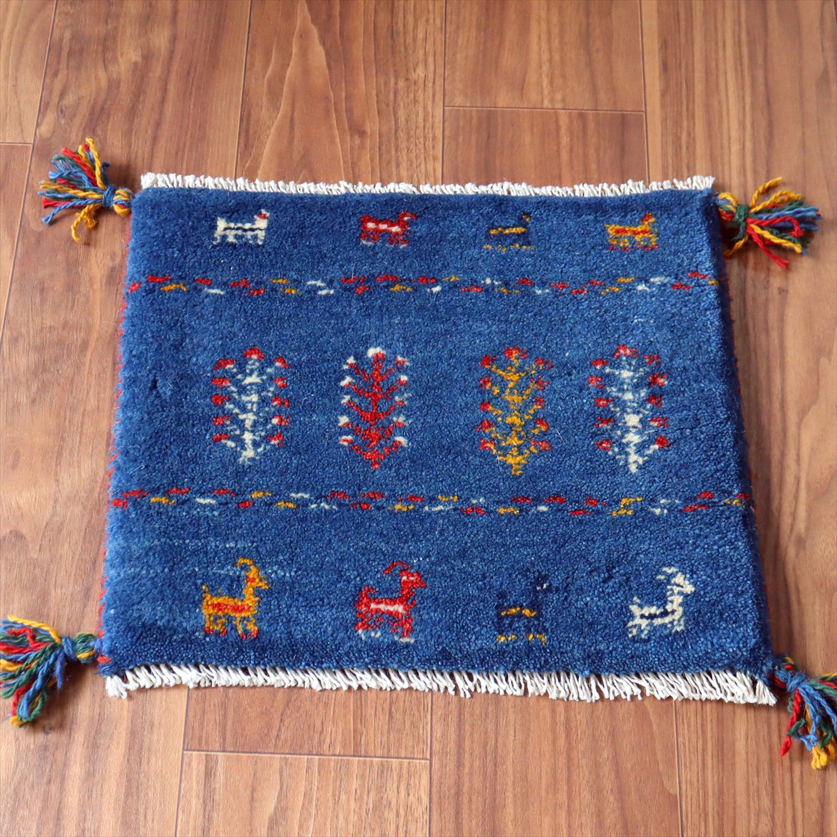 ギャッベ イラン産手織り 座布団サイズ37×43cm ブルー 動物と連なる生命の樹