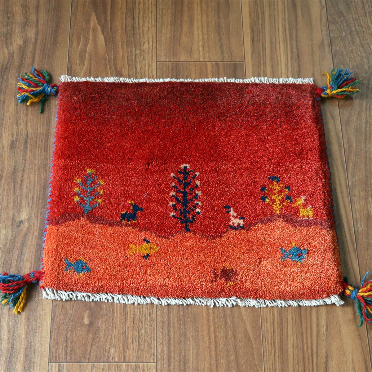 ギャッベ イラン産手織り 座布団サイズ38×45cm レッド 生命の樹と動物 風景画