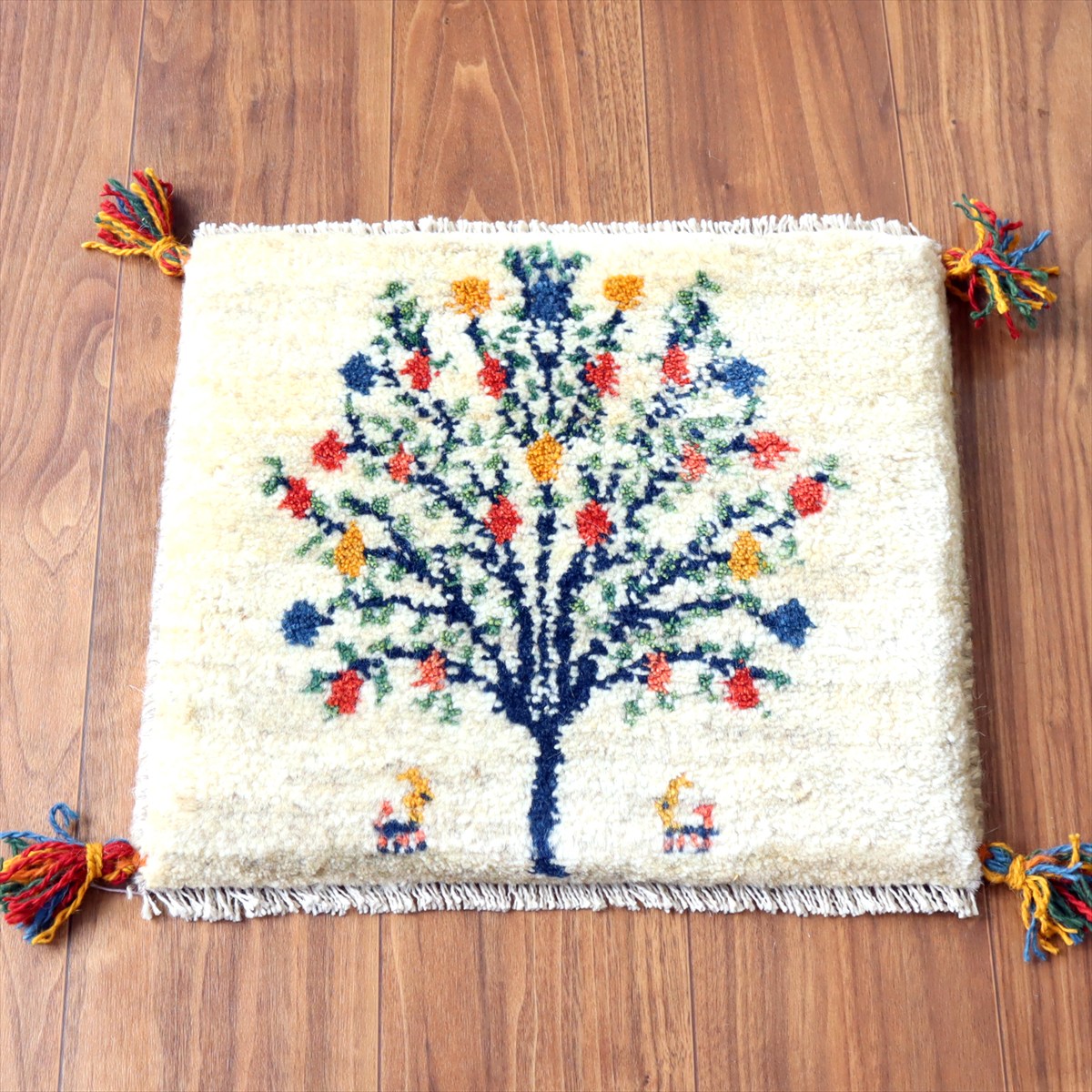 ギャッベ イラン産手織り 座布団サイズ38×43cm ナチュラルアイボリー カラフルなザクロの樹と動物