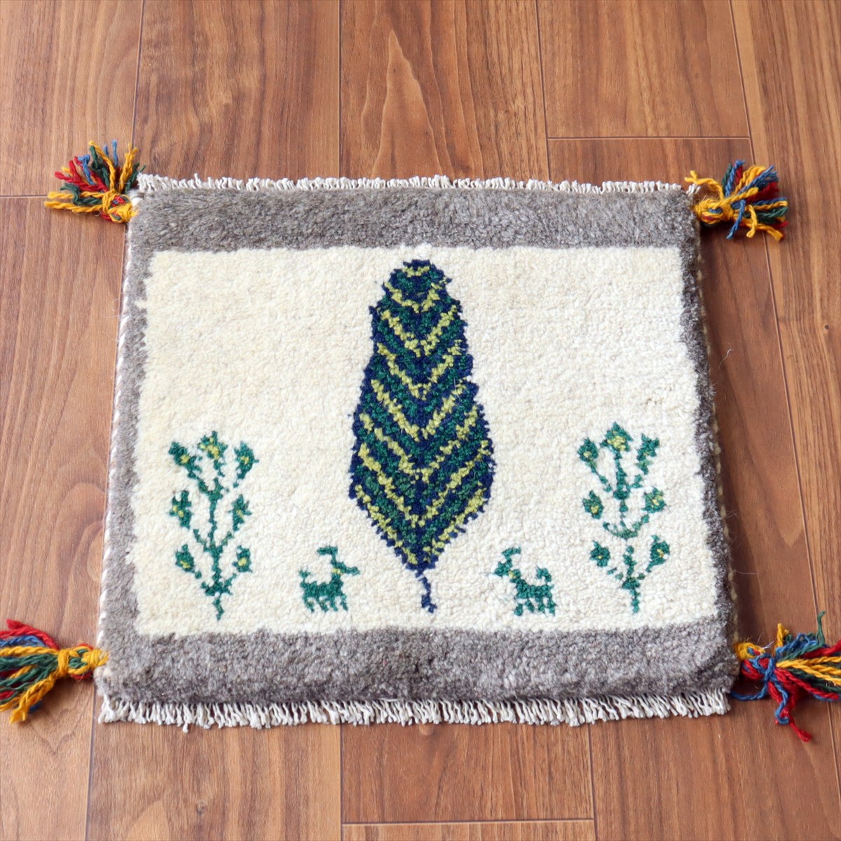 ギャッベ イラン産手織り 座布団サイズ38×40cm ナチュラルアイボリー 糸杉と動物