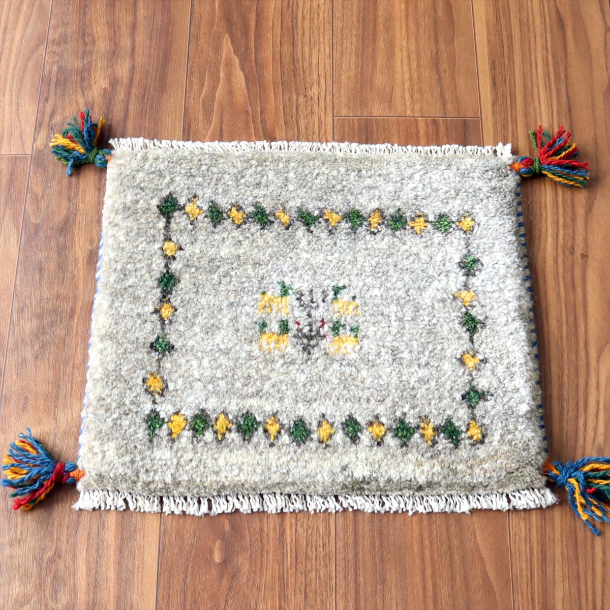 ギャッベ イラン産手織り 座布団サイズ35×41cm ナチュラルアイボリー 生命の樹と動物