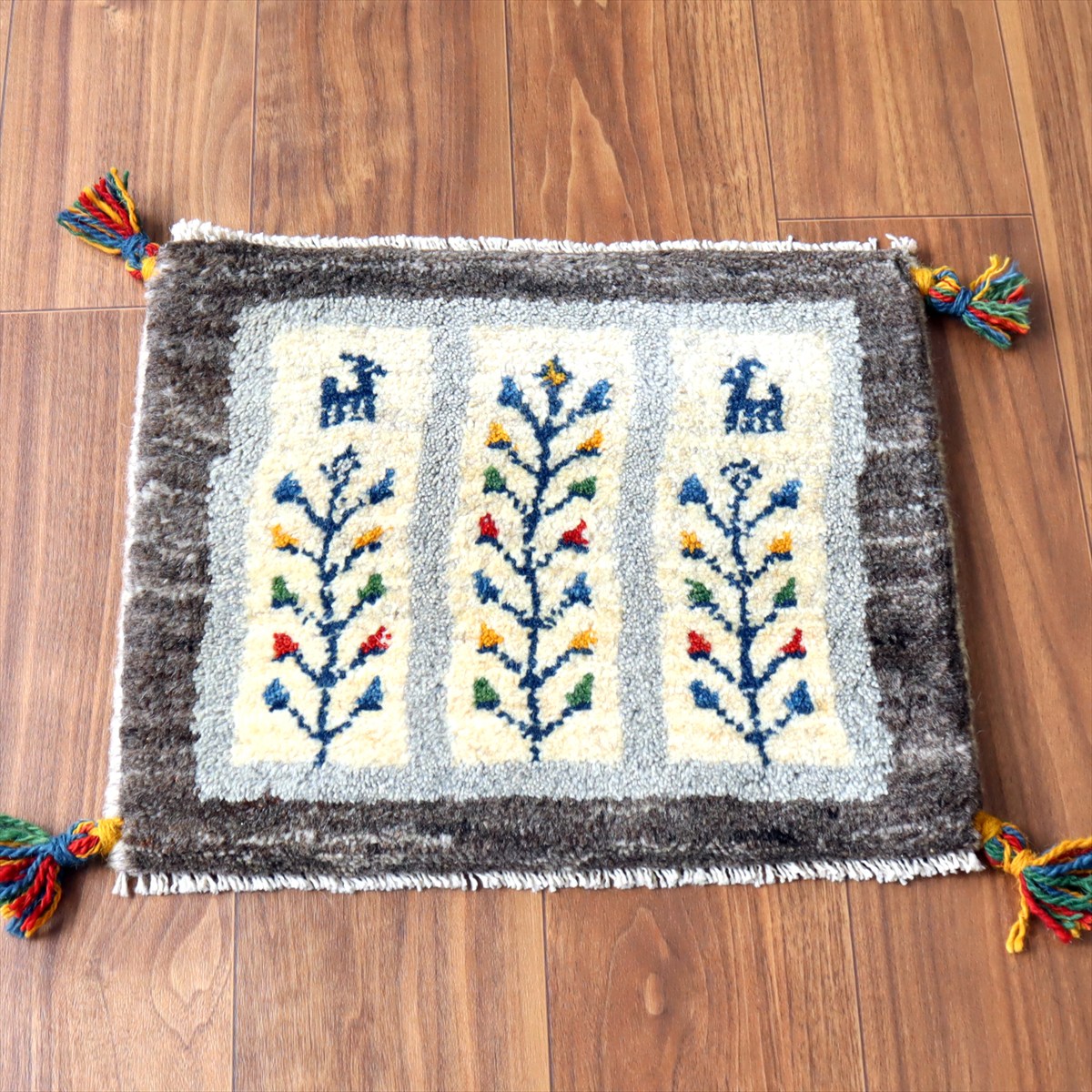 ギャッベ イラン産手織り 座布団サイズ36×44cm ナチュラルアイボリー 生命の樹と動物