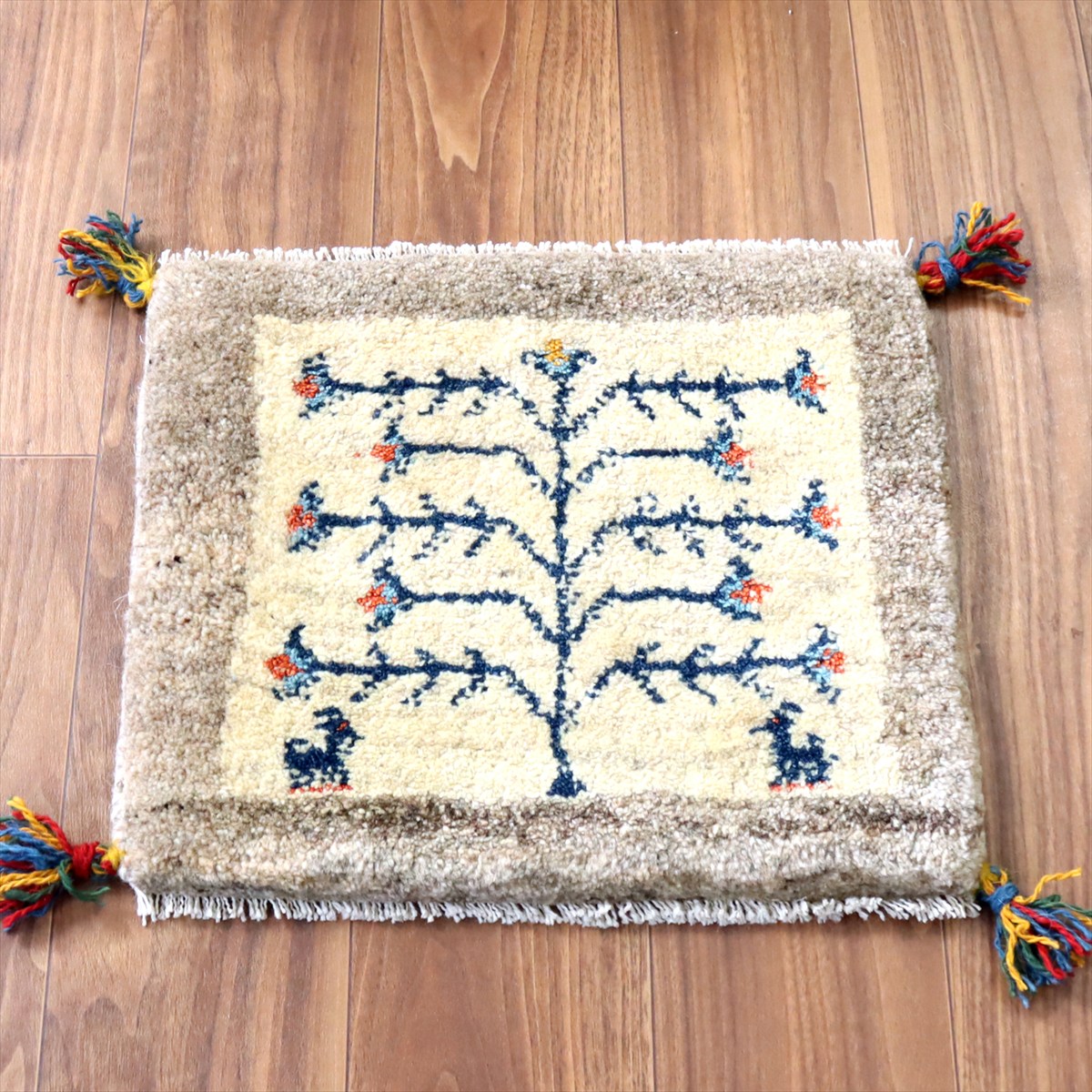 ギャッベ イラン産手織り 座布団サイズ40×46cm ナチュラルアイボリー 生命の樹と動物