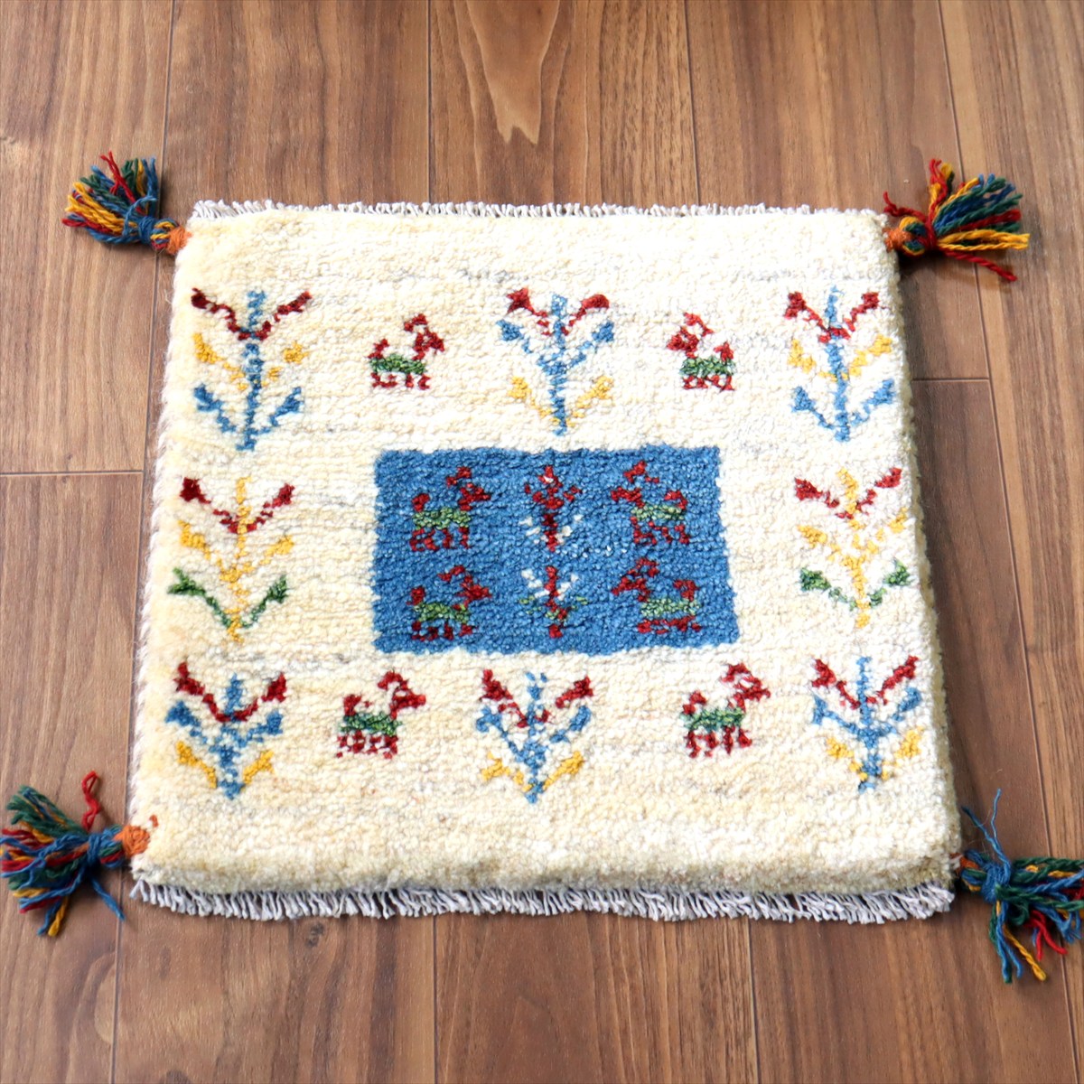 ギャッベ イラン産手織り 座布団サイズ38×40cm ナチュラルアイボリー カラフルな生命の樹と動物