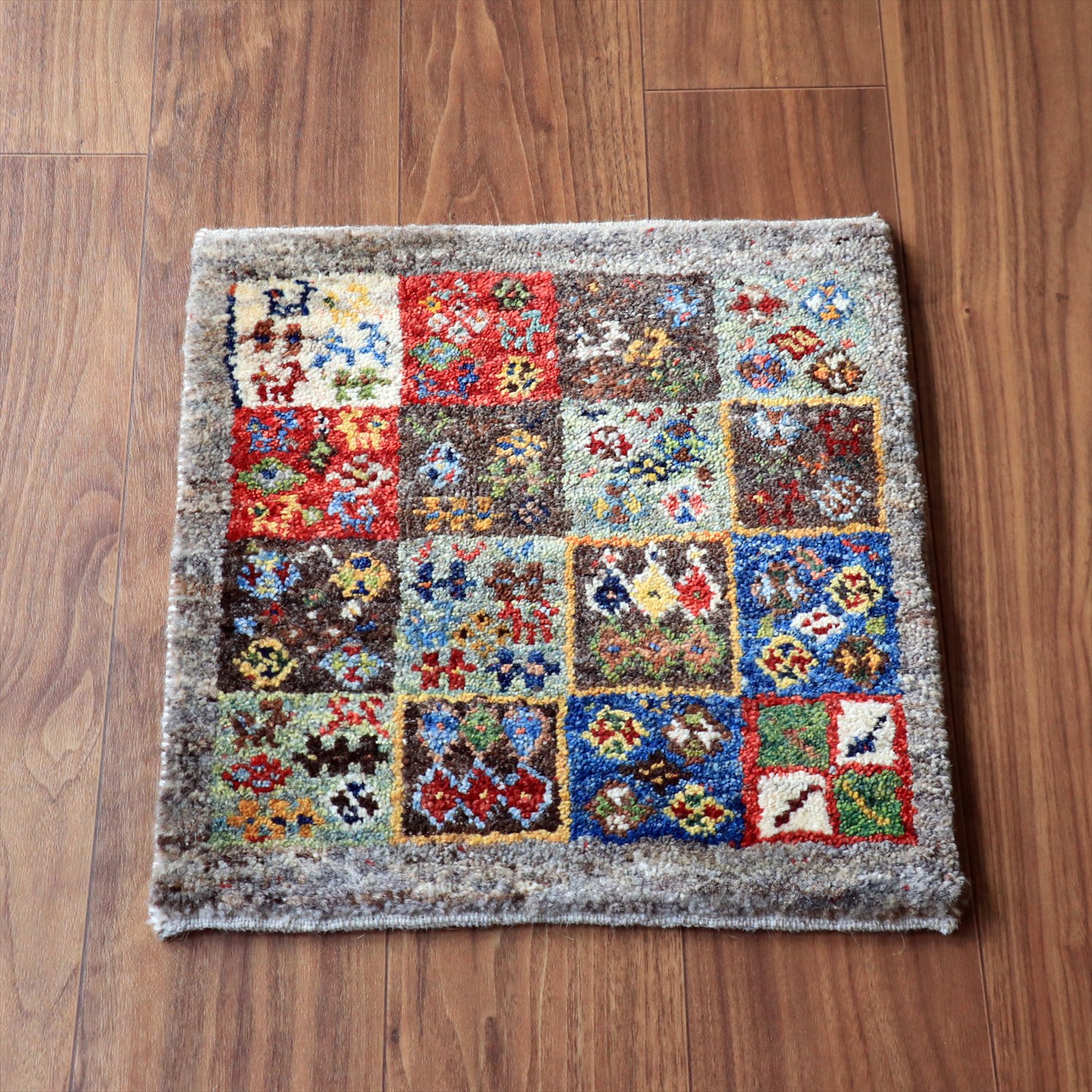 ギャッベ ノマド ミニギャッベ 43x42cm グレータイル　小さなモチーフ