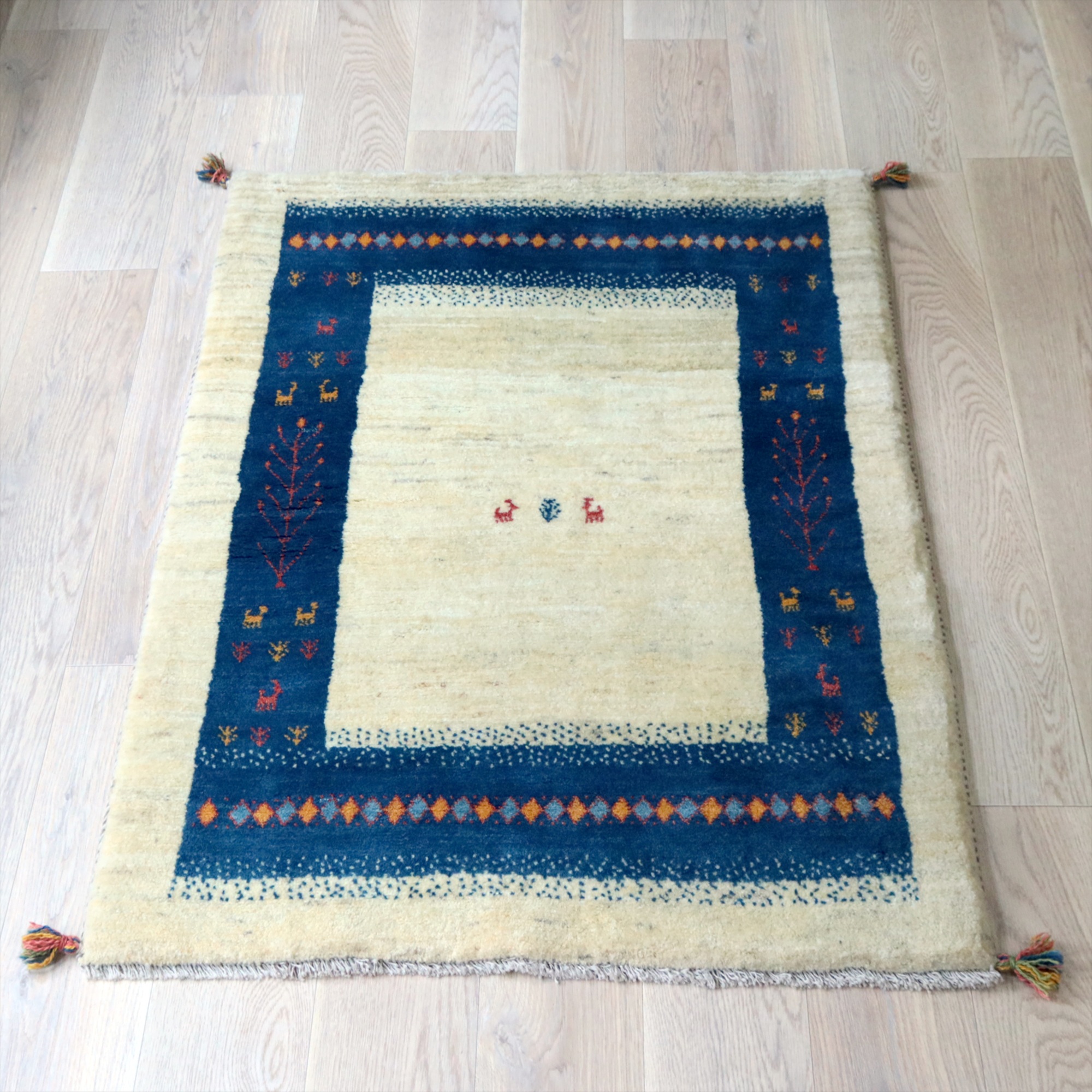 ギャッベ イラン産 手織りラグ 148×108cm ナチュラルアイボリー　ブルーのボーダー