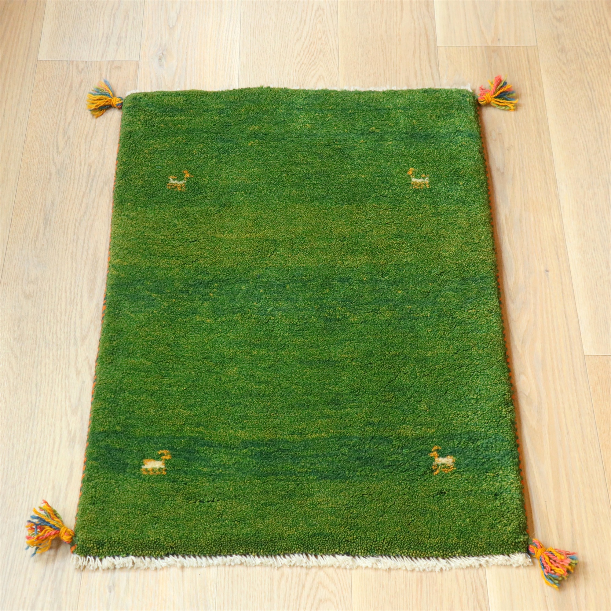 ギャベ イラン産手織り 88×63cm 玄関マット　明るいグリーングラデーション