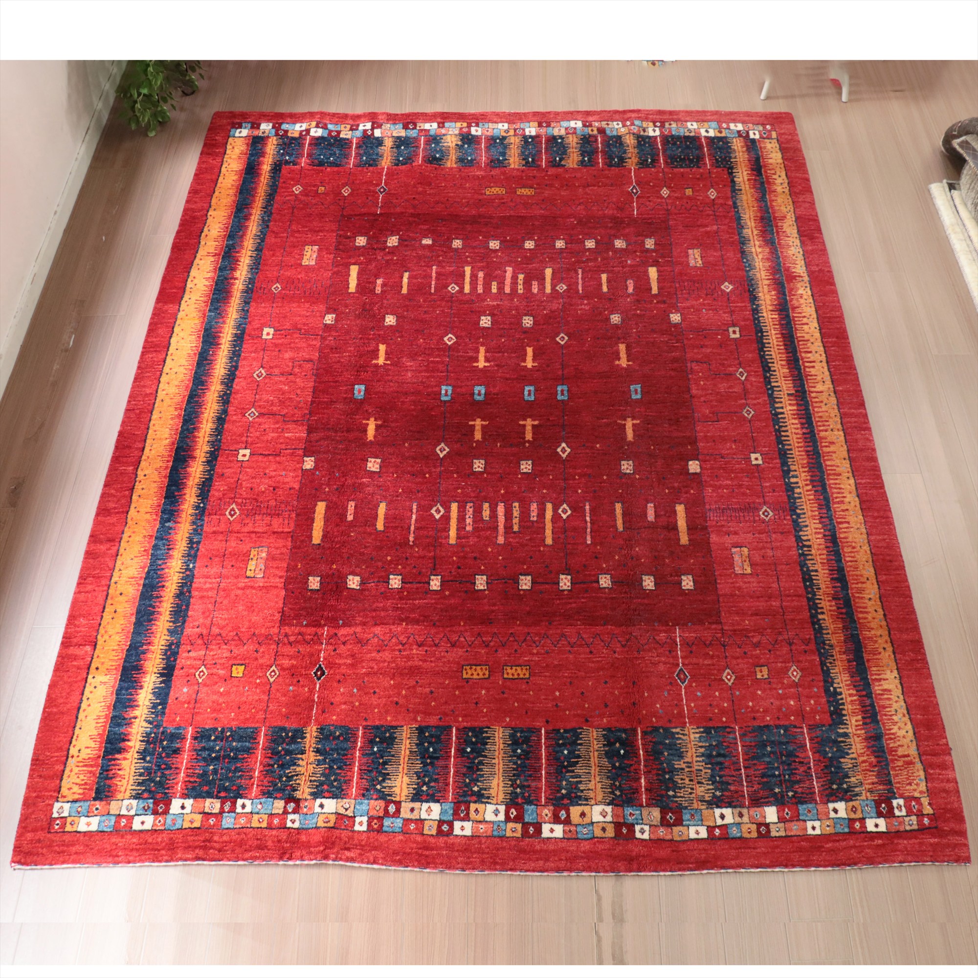 ギャッベ 織り目の細かなリズバフト　特大サイズ 300x236cm 艶のあるレッドベース　細密なモチーフパターン　イラン産手織りギャッベ