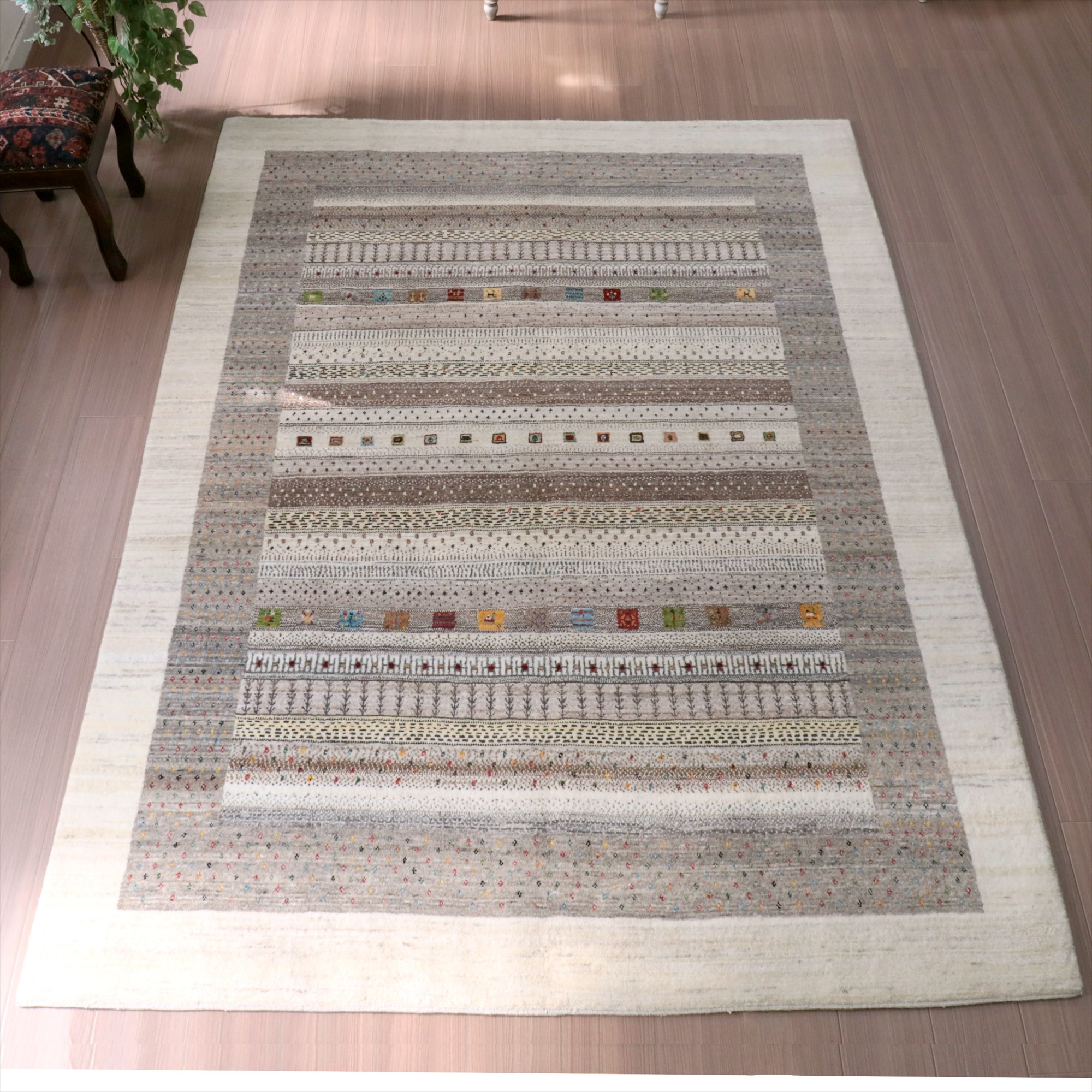 ギャッベ タビィバフ Gabbeh Tabiibaft イラン手織り 242x176cm ナチュラルグレー＆アイボリー
