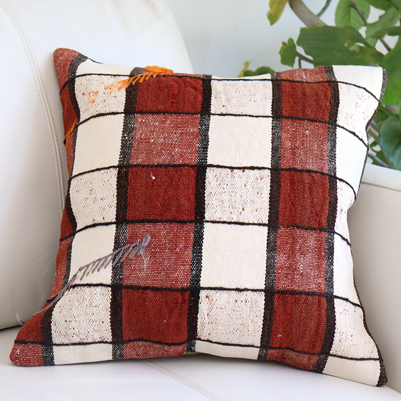 オールドキリムクッションカバー　40cm /Old Kilim Cushion 格子柄・ポンポン飾り / ほつれあり OUTLET・難あり品