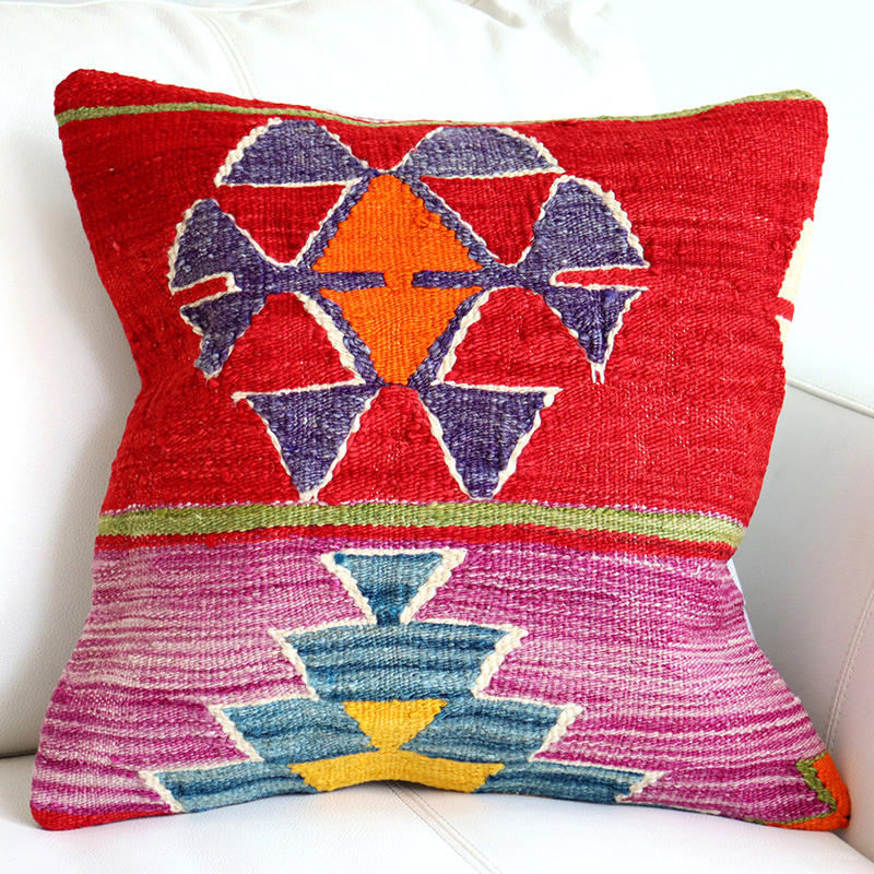 オールドキリムクッションカバー 40cm Old Kilim Cushion レッド＆パープル・狼の足跡