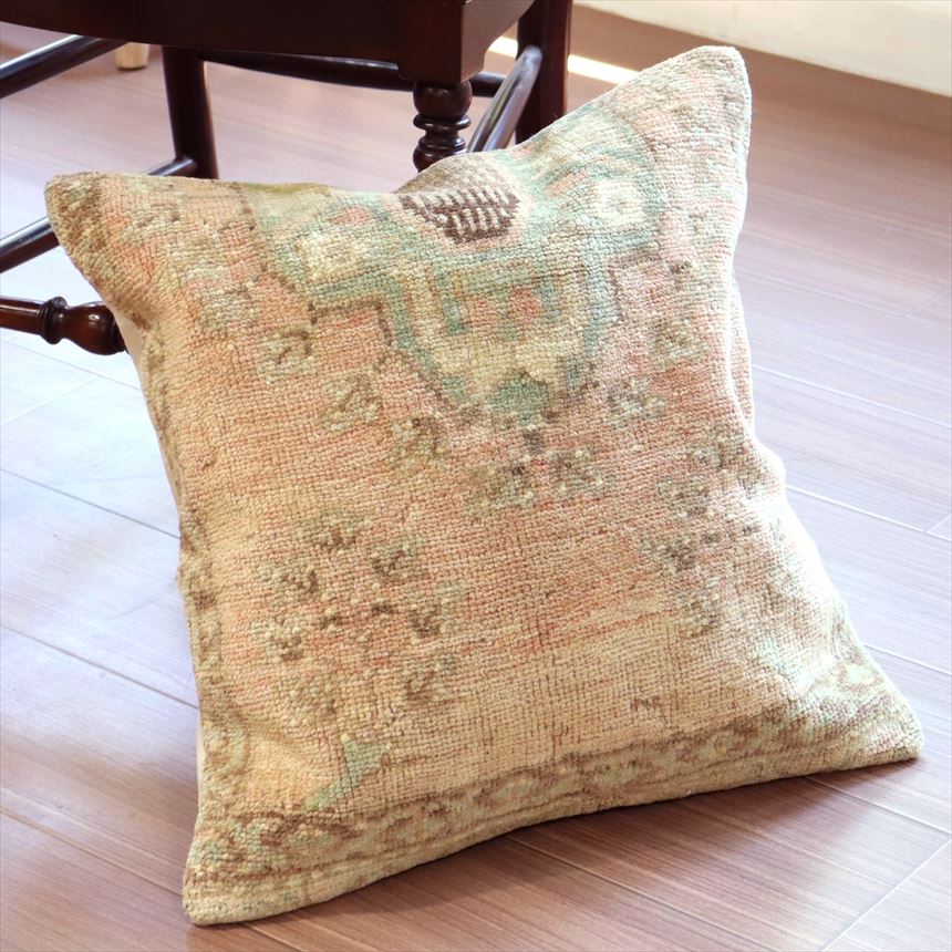 ヴィンテージラグクッションカバー 45×44cmコンヤ　手織り絨毯　ヤストゥク