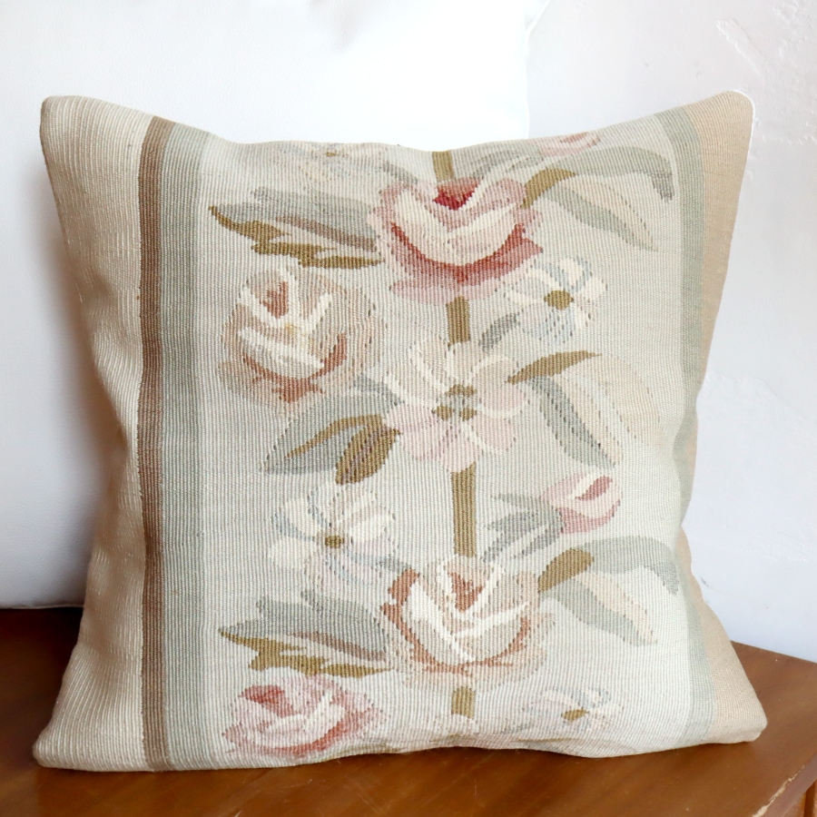 オールドキリムクッションカバー　40cm /Old Kilim Cushion ルーマニア　ベージュ